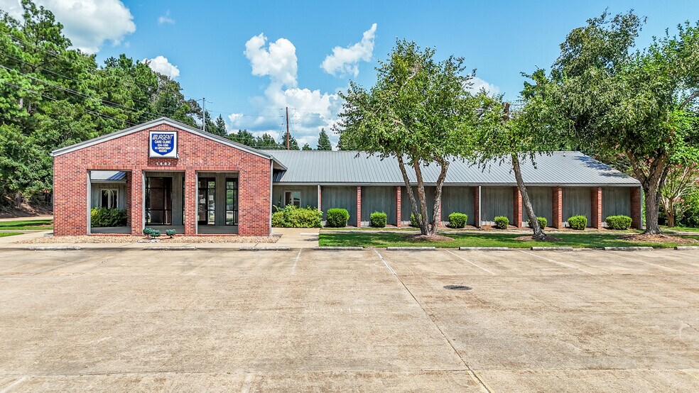 More Photos Of 1487 Belk Blvd, Oxford Office For Sale