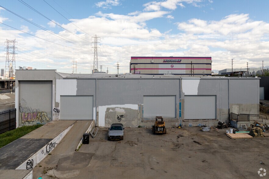 More Photos Of 2552-2556 E Olympic Blvd, Los Angeles Manufacturing For Lease
