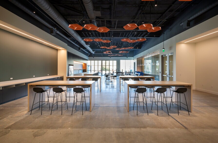 More Photos Of 150 Industrial Rd, San Carlos Flex For Sale