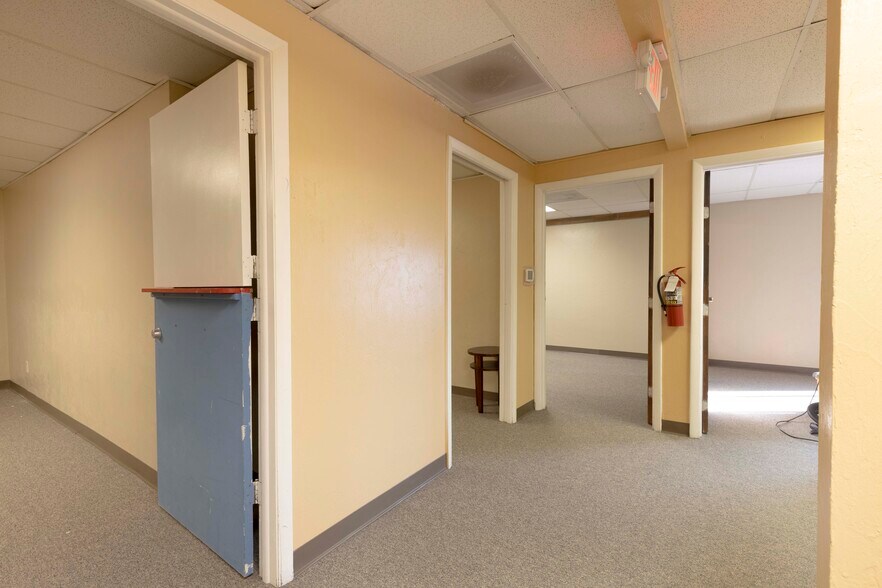 More Photos Of 1203 SE 9th Ter, Cape Coral Light Distribution For Lease