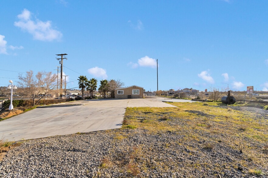 More Photos Of 16088 Outer Bear Valley Rd, Victorville Office For Lease