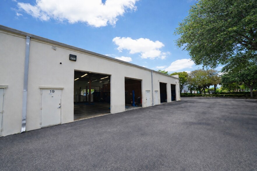 More Photos Of 587 105th Ave N, West Palm Beach Light Distribution For Lease