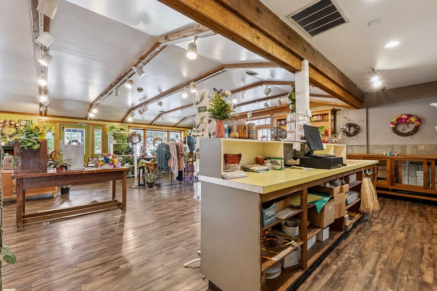 More Photos Of 1126 E State St, Sycamore Storefront Retail Residential For Sale