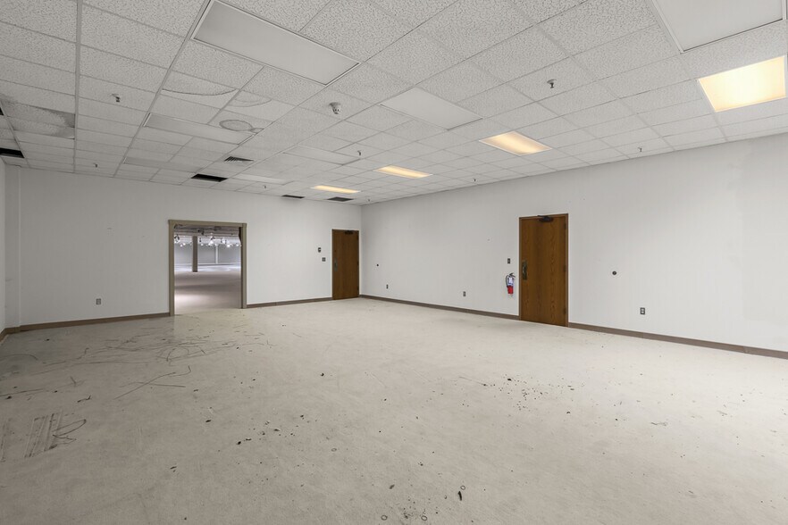 More Photos Of 205 Model Farm Rd, High Point Warehouse For Lease