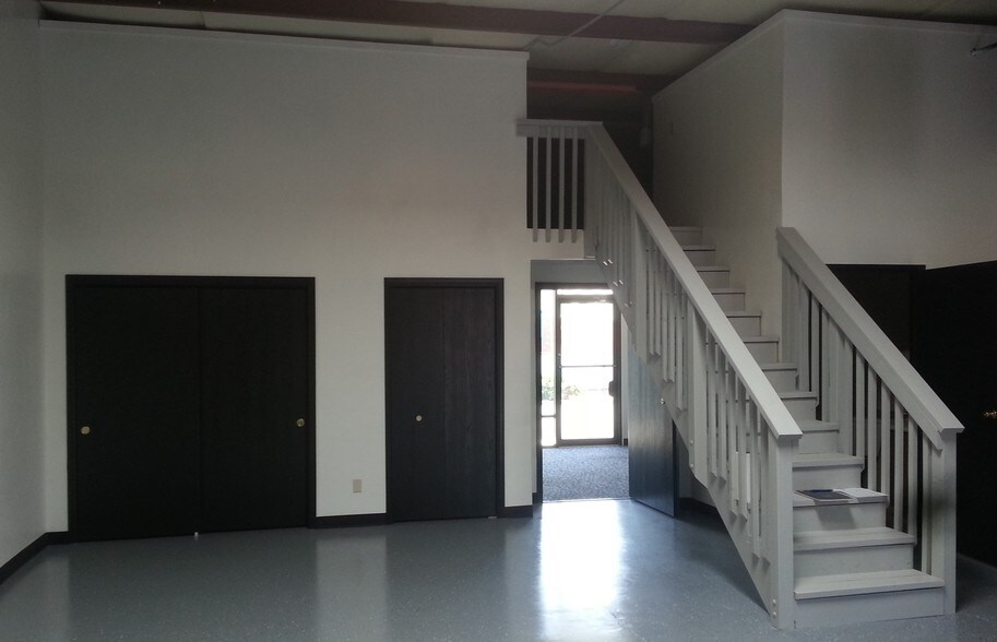 More Photos Of 720 Billings St, Aurora Showroom For Lease