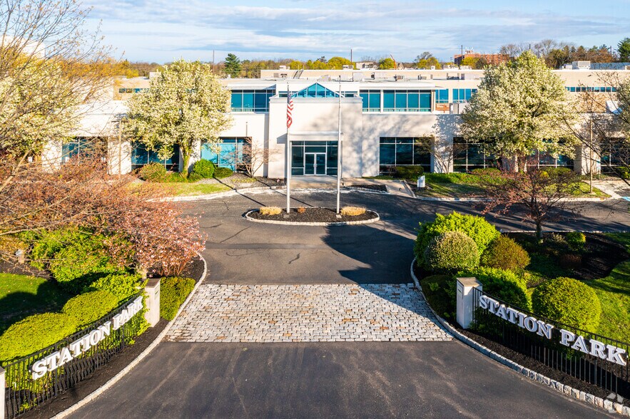 More Photos Of 330-339 S Warminster Rd, Hatboro Warehouse For Lease