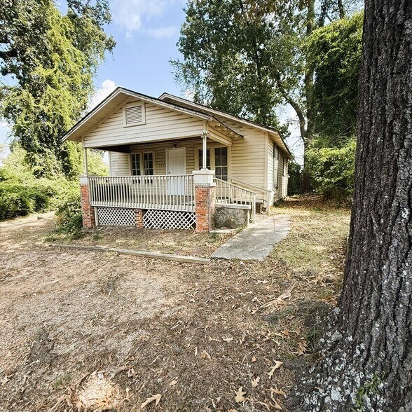 More Photos Of 5027 Lapine Dr, Adamsville Specialty For Sale