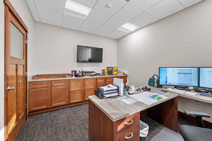 More Photos Of 5115 Frontage Rd N, Lakeland Manufacturing For Lease