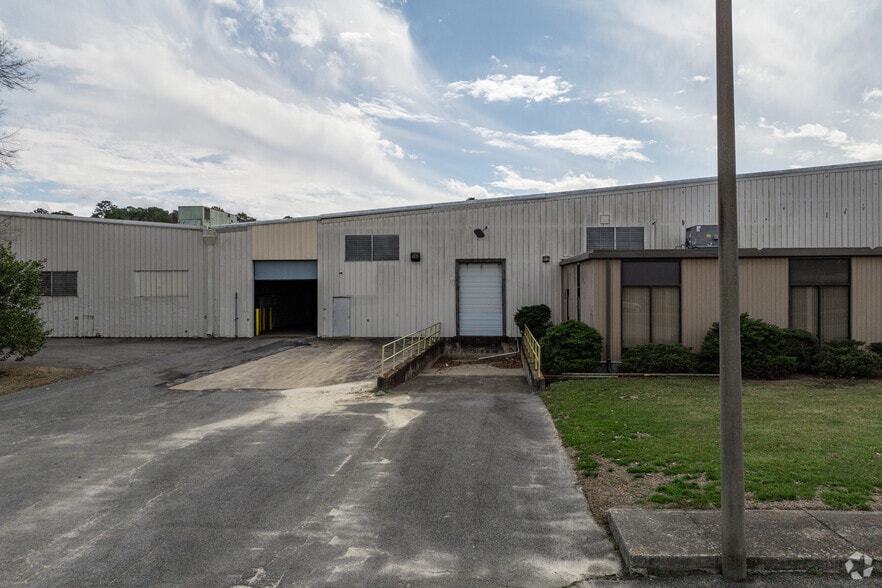 More Photos Of 1305 Progress Rd, Suffolk Warehouse For Lease