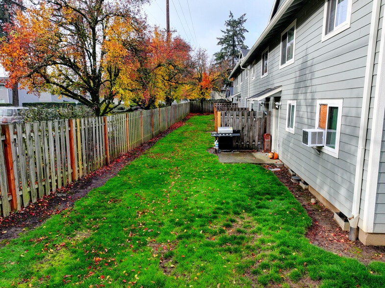 More Photos Of 16405 E Burnside St, Portland Apartments For Sale