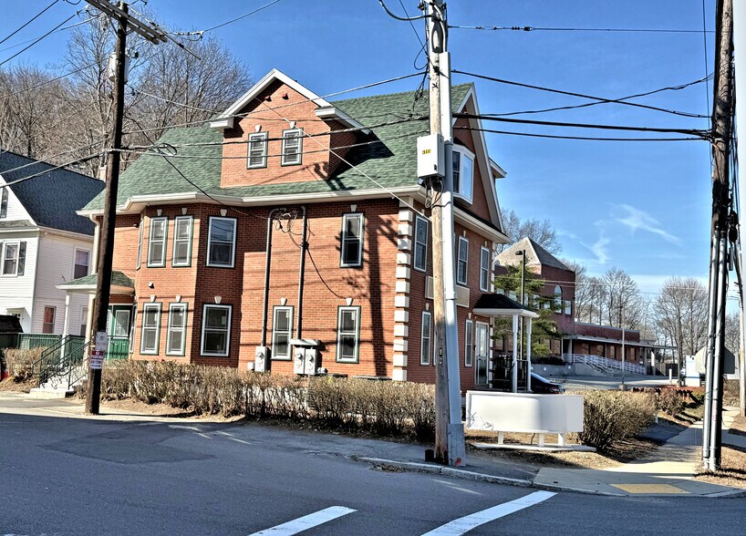 More Photos Of 44 Montvale Ave, Stoneham Office Residential For Sale