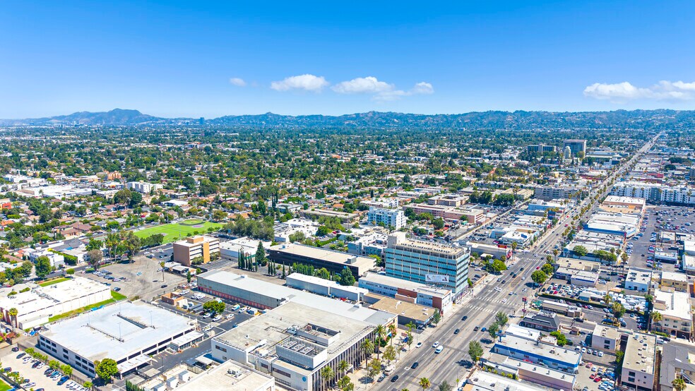 More Photos Of 6856 Van Nuys Blvd, Van Nuys Freestanding For Sale