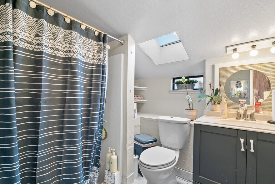 More Photos Of 1708 Hallmark Ln, San Jose Healthcare For Sale