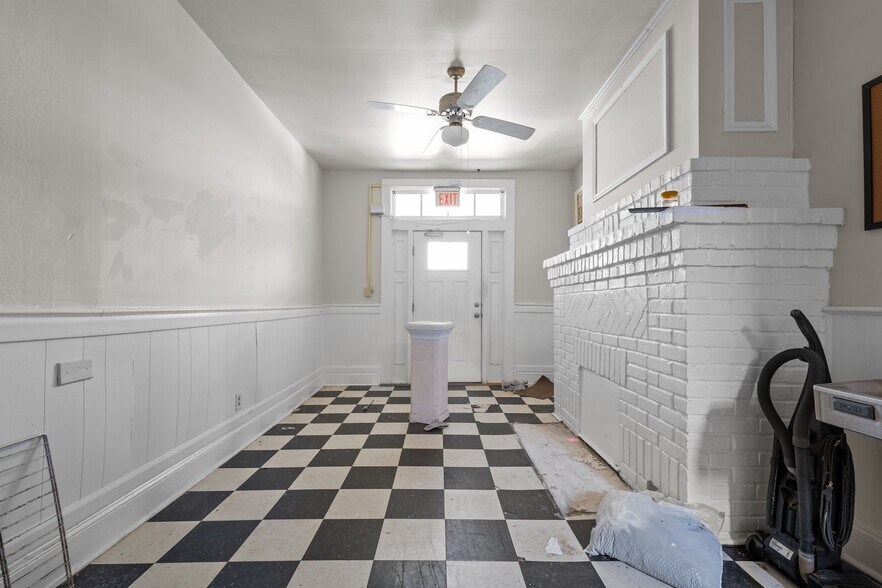 More Photos Of 421 Vine St, Eden Hotel For Sale