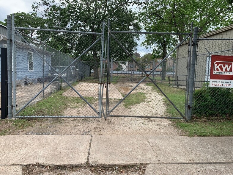 Primary Photo Of 844 27th st, Houston Flex For Lease