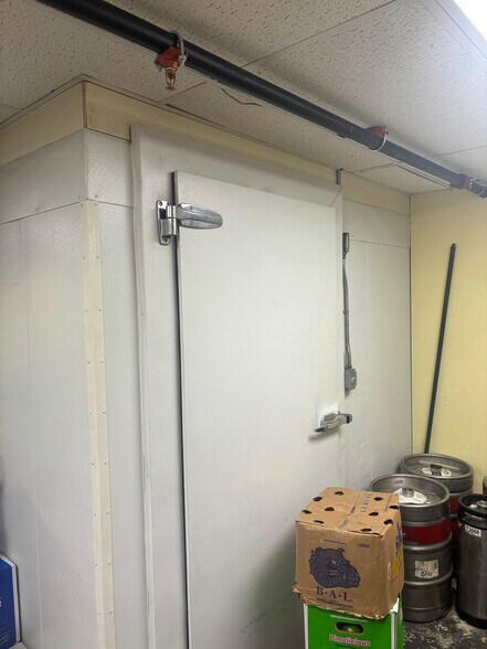 More Photos Of 474-484 Moody St, Waltham Storefront For Sale