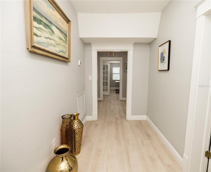 More Photos Of 733 W Colonial Dr, Orlando Office Residential For Sale