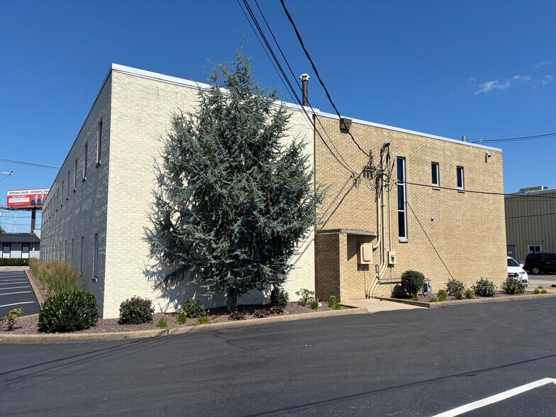 More Photos Of 312-314 Martin Luther King Jr Blvd, Evansville Office For Sale