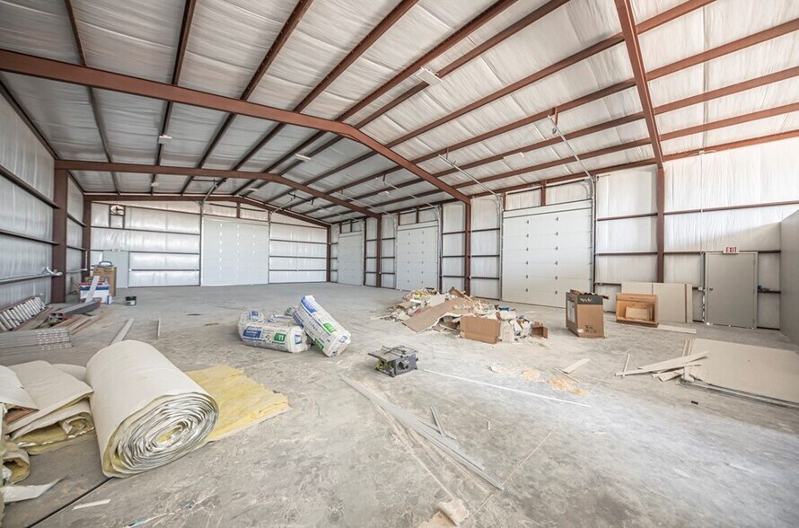 More Photos Of 14050 W Silver Fox Trl, Odessa Warehouse For Lease