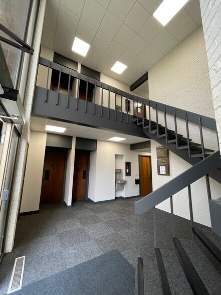 More Photos Of 3380 Tremont Rd, Upper Arlington Office For Sale