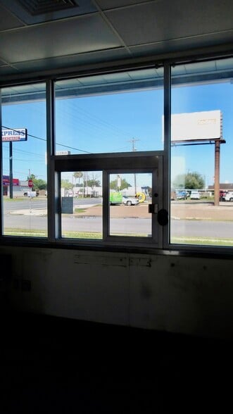More Photos Of 505 E Edinburg Ave, Elsa Fast Food For Lease