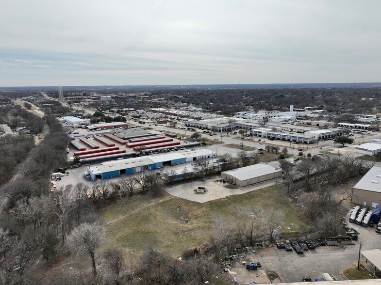 More Photos Of 902 N McDonald St, McKinney Industrial For Lease