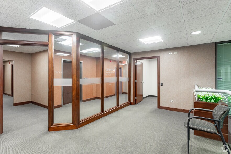More Photos Of 625 N North Ct, Palatine Unknown For Lease