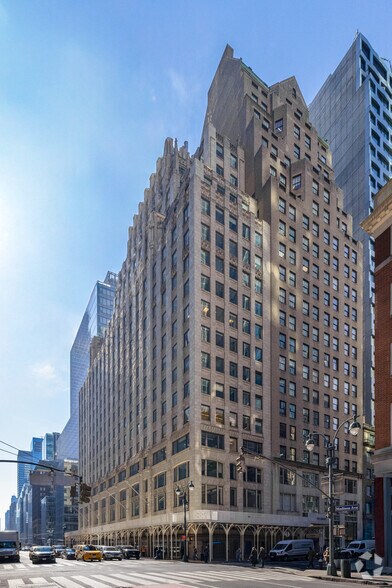 More Photos Of 400 Madison Ave, New York Office For Lease