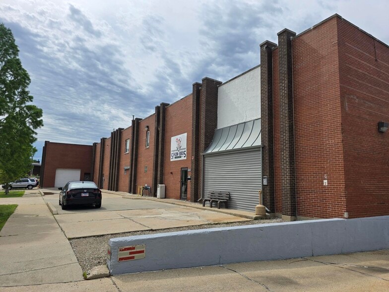 More Photos Of 4820 Washington St, Skokie Warehouse For Sale