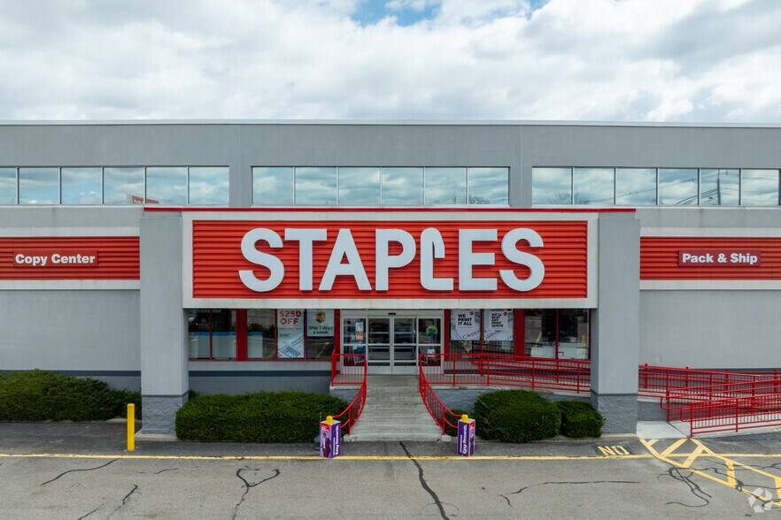 More Photos Of 450-456 Providence Hwy, Dedham Freestanding For Lease