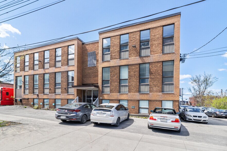 More Photos Of 8270 Av Mountain Sights, Montréal Office For Sale