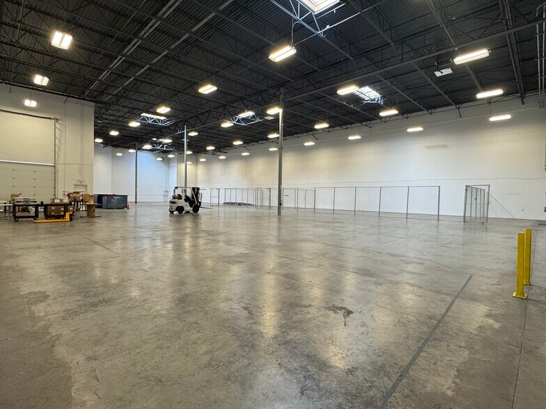 More Photos Of 6021 Badura Ave, Las Vegas Warehouse For Lease