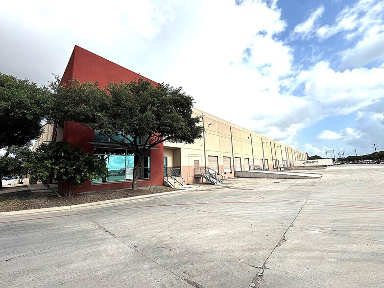 More Photos Of 3005-3031 Interstate Dr, San Antonio Unknown For Lease