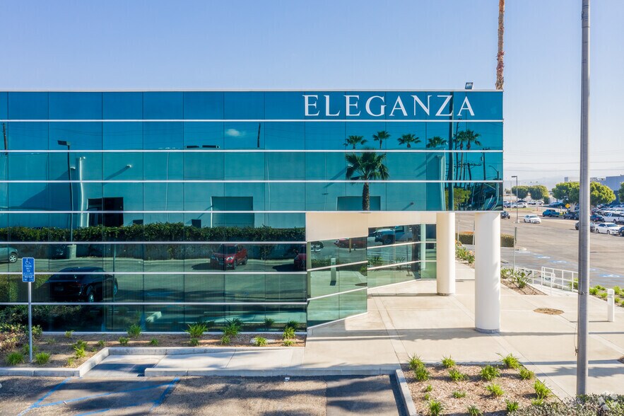 More Photos Of 3125 E Coronado St, Anaheim Manufacturing For Lease