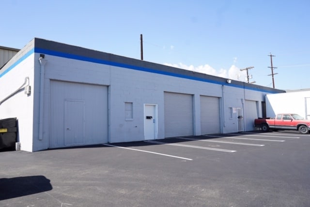 More Photos Of 15140-15180 Raymer St, Van Nuys Warehouse For Lease