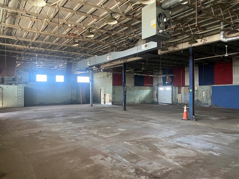 More Photos Of 195 Freight St, Waterbury Bar For Lease