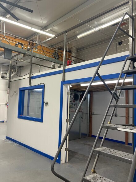 More Photos Of 127-129 S Cleveland Ave, Loveland Showroom For Lease