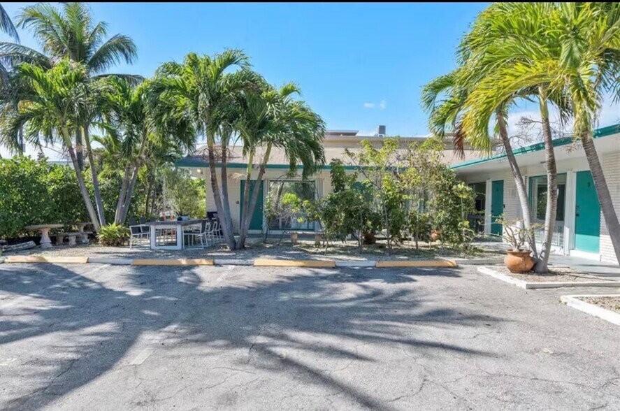 More Photos Of 333 Palm St, Hollywood Apartments For Sale