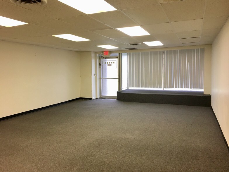 More Photos Of 24730-24736 Michigan Ave, Dearborn Freestanding For Lease