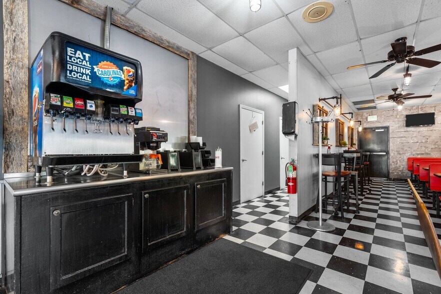 More Photos Of 120 Bank St, Sanford Restaurant For Sale