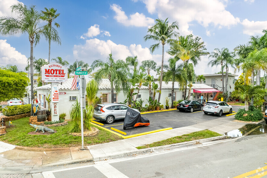 Primary Photo Of 1219 S Federal Hwy, Hollywood Hotel For Sale