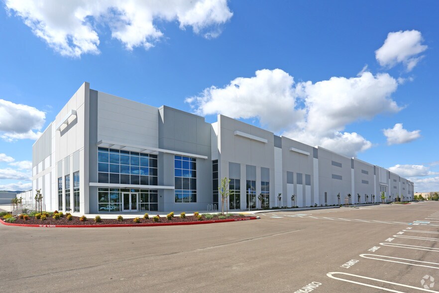 More Photos Of 400 Park Center Dr, Patterson Warehouse For Lease