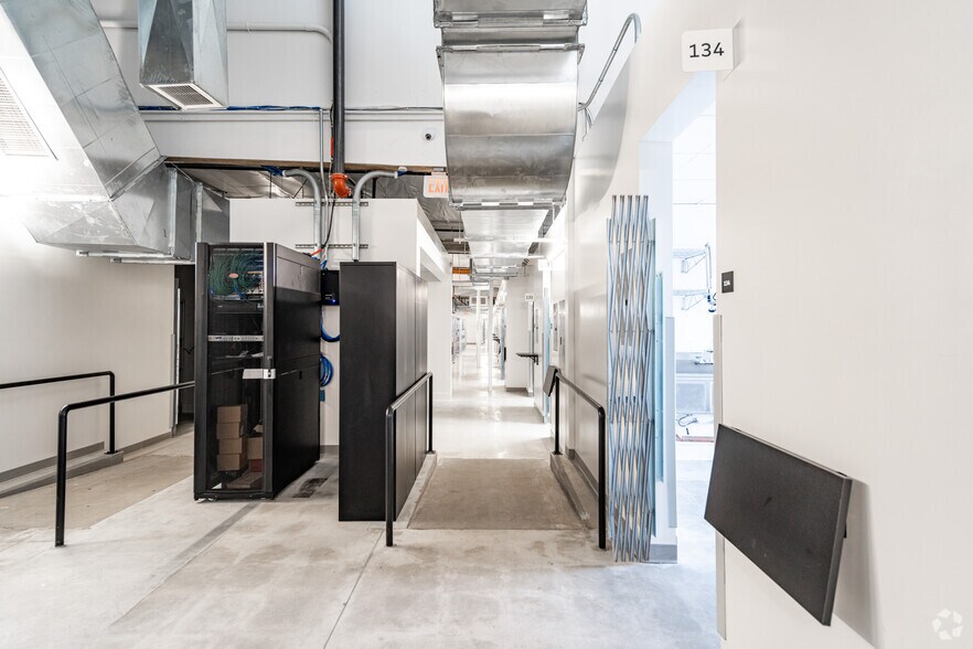 More Photos Of 16711-16725 Hawthorne Blvd, Lawndale Unknown For Lease