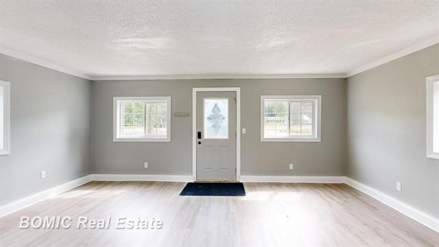 More Photos Of 9010 Dixie Hwy, Birch Run Warehouse For Lease