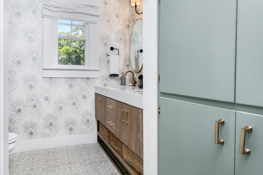 More Photos Of 508 N Orange St, Fredericksburg Specialty For Sale
