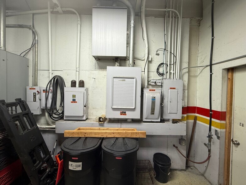 More Photos Of 3921 32nd St, Port Huron Manufacturing For Sale