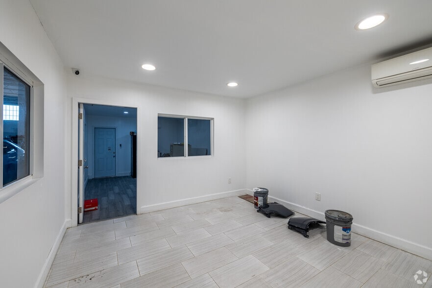 More Photos Of 4305-4325 E 11th Ave, Hialeah Warehouse For Sale