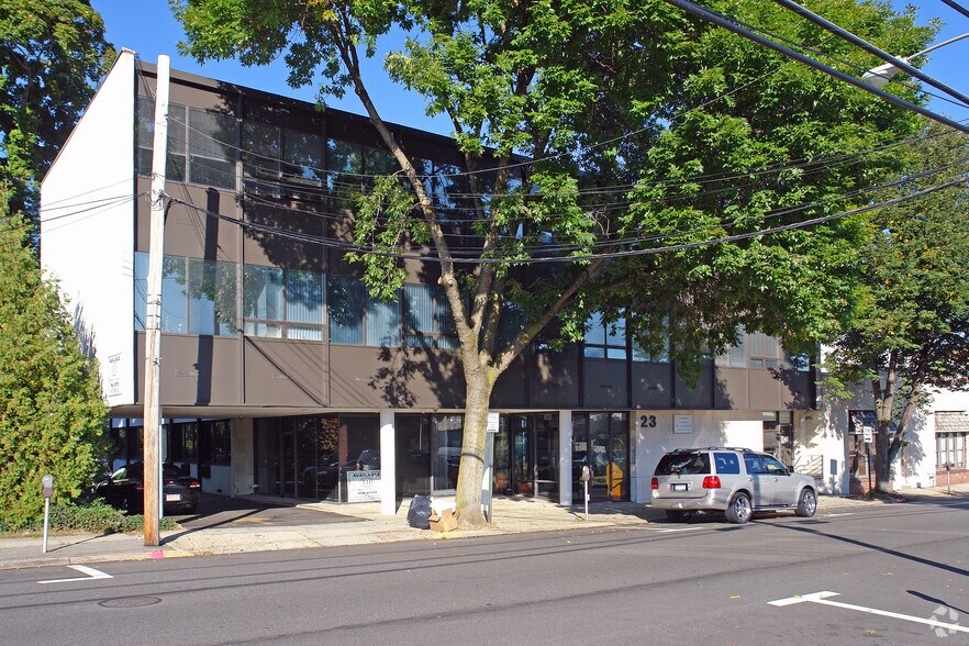 More Photos Of 23 Green St, Huntington Office For Lease
