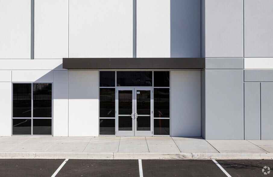 More Photos Of 4601 Curtis Ave, Baltimore Distribution For Lease