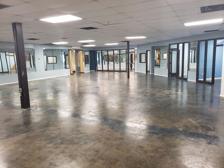 More Photos Of 6608-6608B Tara Blvd, Jonesboro Unknown For Lease